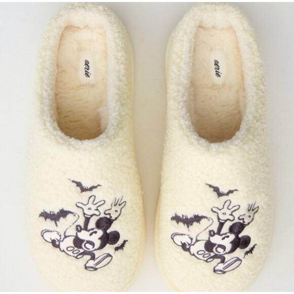 Aerie American Eagle Sherpa Mickey Mouse Bats Halloween Slippers Size 9 NEW - Picture 3 of 9